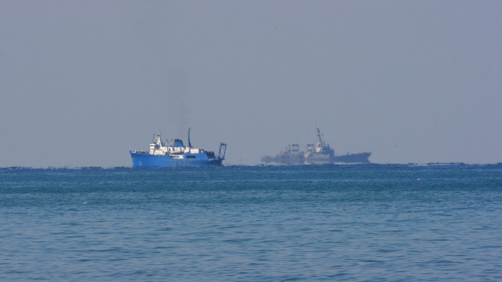 تقرير: شركتان لبنانيتان "تهربان" نفطا إيرانيا إلى سوريا