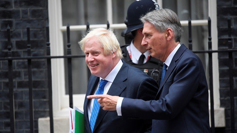 وزير بريطاني سابق يحذر جونسون من "خيانة" بريطانيا