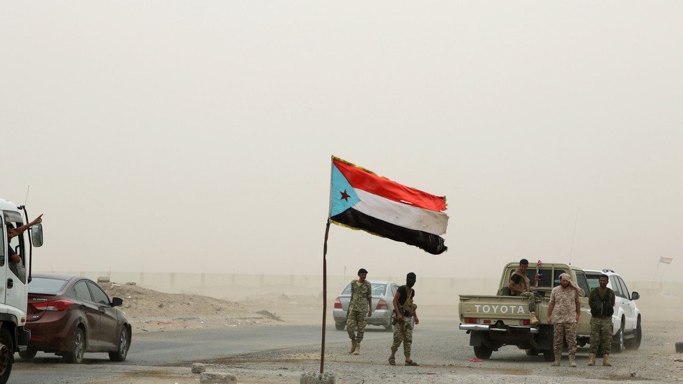 "الانتقالي الجنوبي" يتمسك بسيطرته على عدن ويوجه رسالة لمحمد بن سلمان