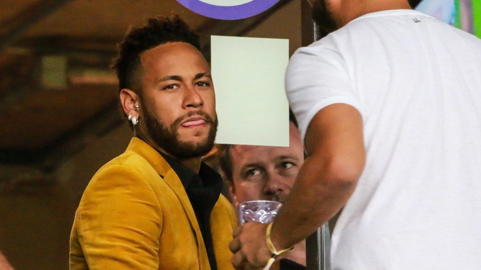 صحيفة تكشف عن إصابة خطيرة تهدد استمرار نيمار في ملاعب الساحرة المستديرة