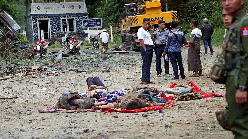 متمردو ميانمار يشنون هجمات غير مسبوقة على مقار عسكرية وأمنية