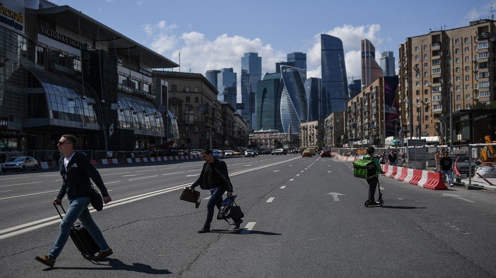 هل تشتاق للعمل أثناء العطلة؟ هؤلاء يشتاقون..