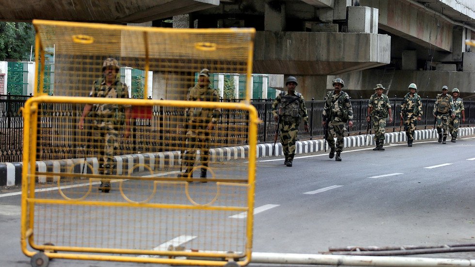 الهند تخفف القيود على كشمير