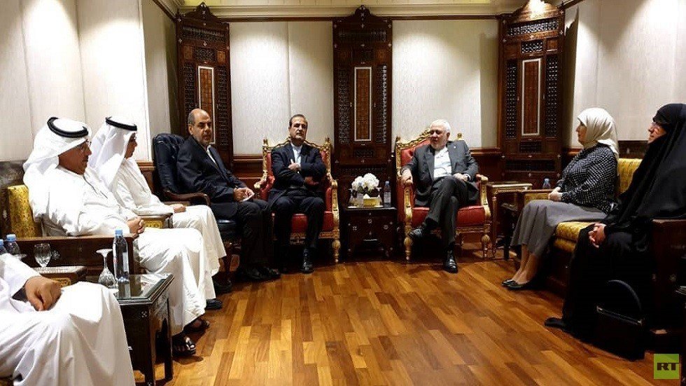 ظريف يبحث في الكويت ضرورة التعاون بالخليج