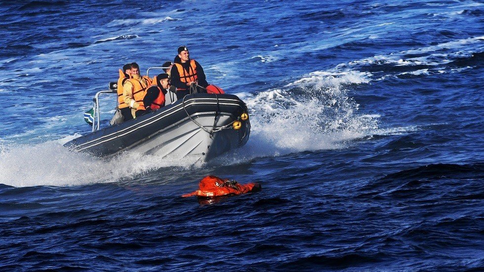 حرس الحدود الروسي ينقذ صيادين من كوريا الشمالية