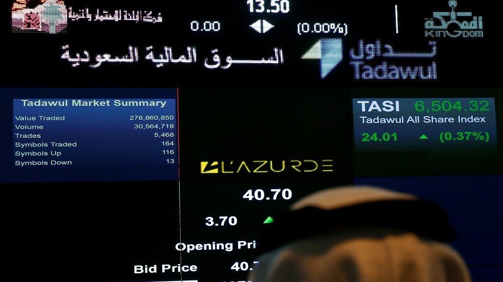 البورصة السعودية تغلق منخفضة فيما نظيرتها القطرية توقف الهبوط