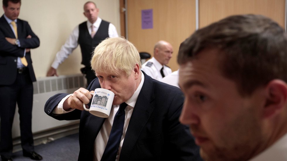 جونسون يلتقي ميركل وماكرون لإنقاذ مفاوضات 