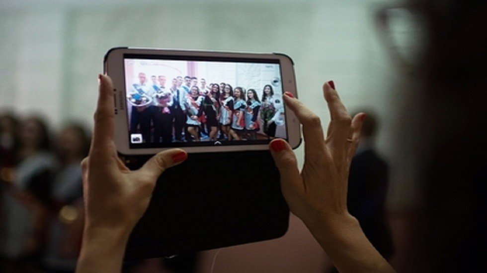 حظر الهواتف الذكية في المدارس الروسية