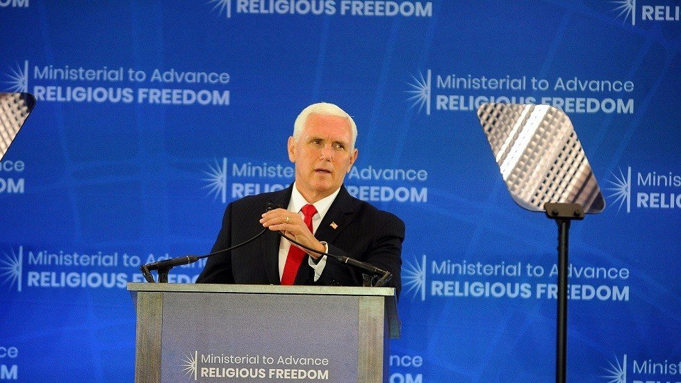 بينس يحث الصين على احترام قوانين هونغ كونغ