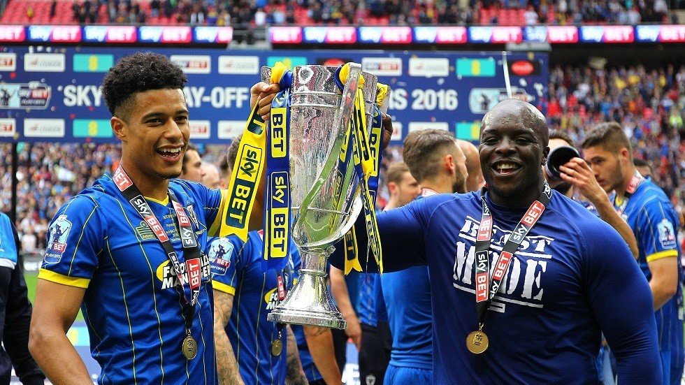 شاهد.. لاعب ينفذ ركلة جزاء وكأنه في نزهة