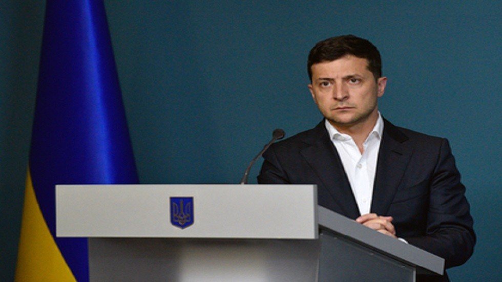 برلماني أوكراني يدعو زيلينسكي إلى الكف عن الخوف من الاجتماع مع بوتين