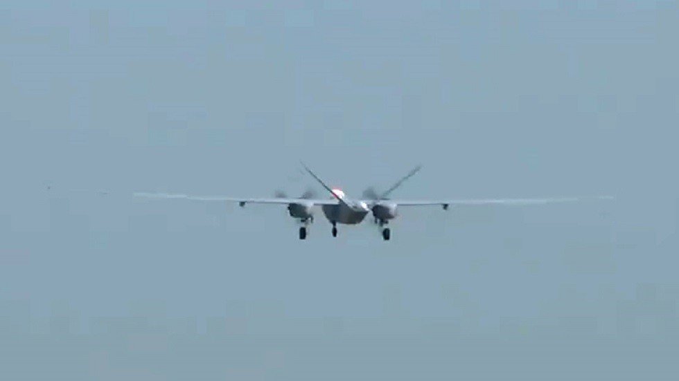 خبير أمريكي: روسيا توازي الغرب في تكنولوجيا تصميم الدرونات (فيديو)