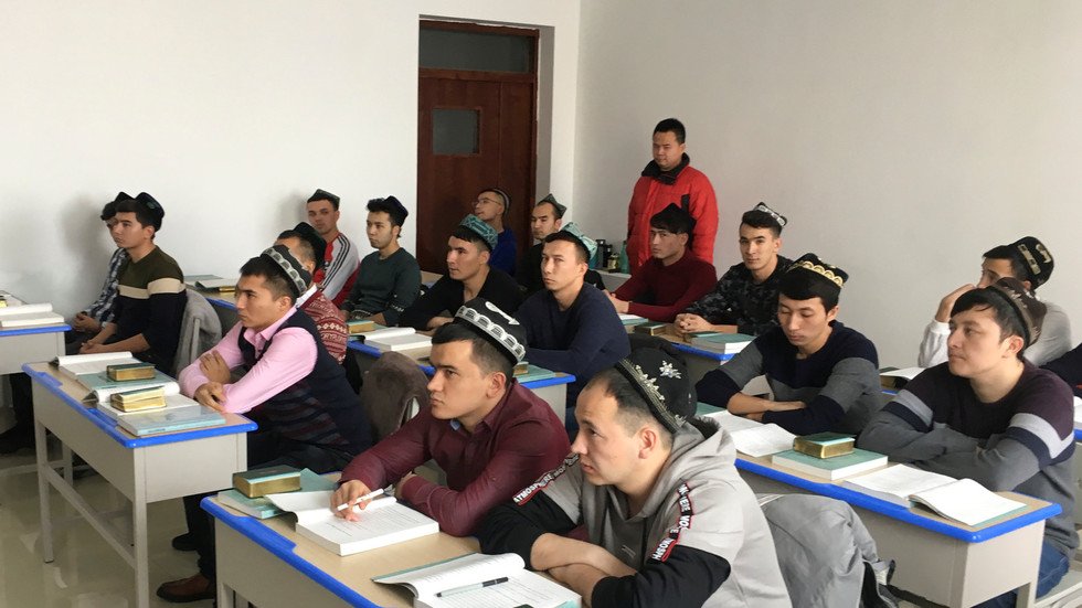 بلومبرغ: قطر تسحب دعمها لسياسة الصين تجاه الأويغور