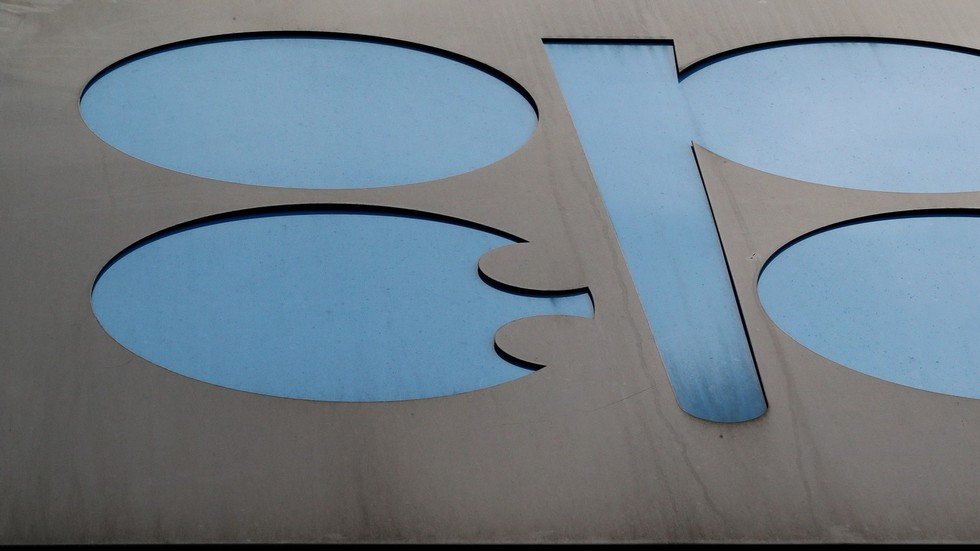 الحذر يسيطر على أسواق النفط بعد تقرير 