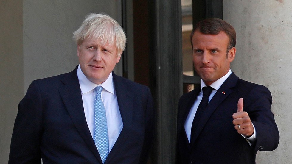 جونسون من باريس: لن نقيم نقاطا حدودية مع إيرلندا