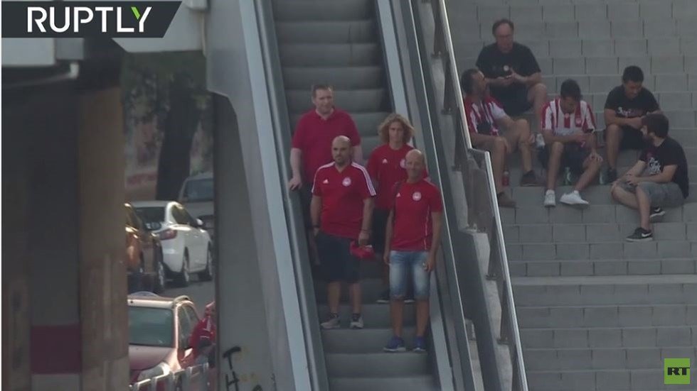 الاعتداء على مصور وكالة روسية في أثينا (فيديو)