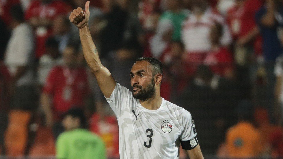 أستون فيلا يمدد عقد المصري المحمدي