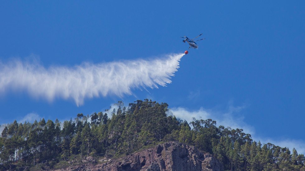 جزر الكناري تحترق!