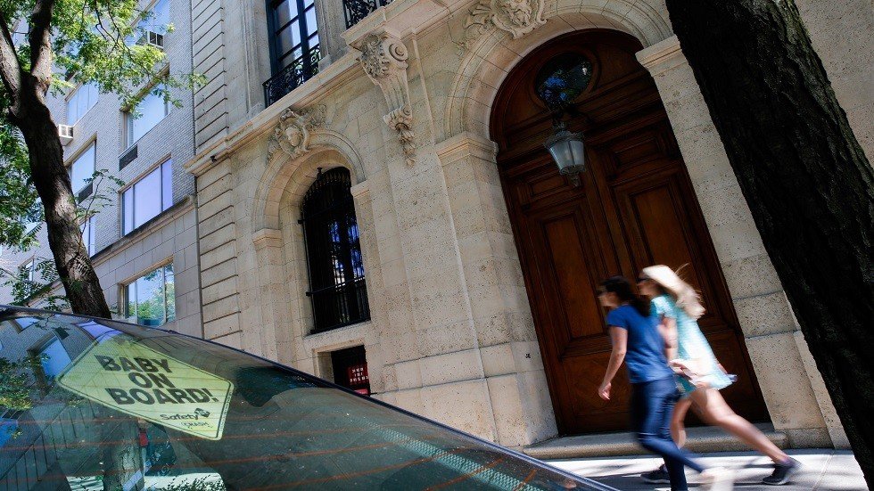 انتحار إبشتاين فجر "فضائح جنسية" كانت طي الكتمان في وجه نجل الملكة البريطانية