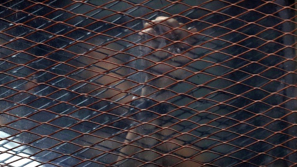 الرقابة المصرية توقف عددا من المسؤولين على ذمة قضايا فساد