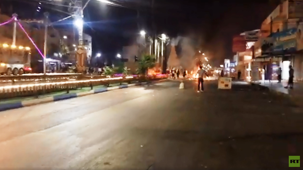 الأردن.. اشتباكات بين متظاهرين وقوات الأمن في مدينة الرمثا الحدودية مع سوريا (فيديو)