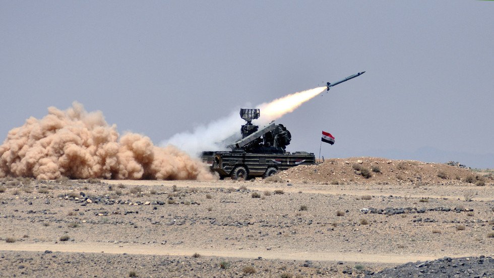 الجيش السوري يعلن صد هجوم إسرائيلي في سماء دمشق وإسقاط معظم "الصواريخ المعادية"