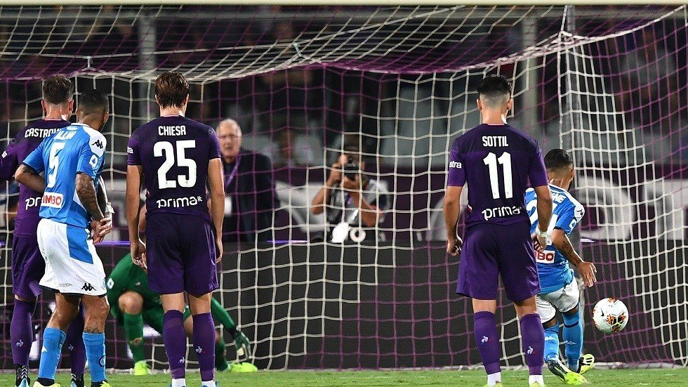 بالفيديو.. نابولي يهزم فيورنتينا في مباراة "مجنونة"