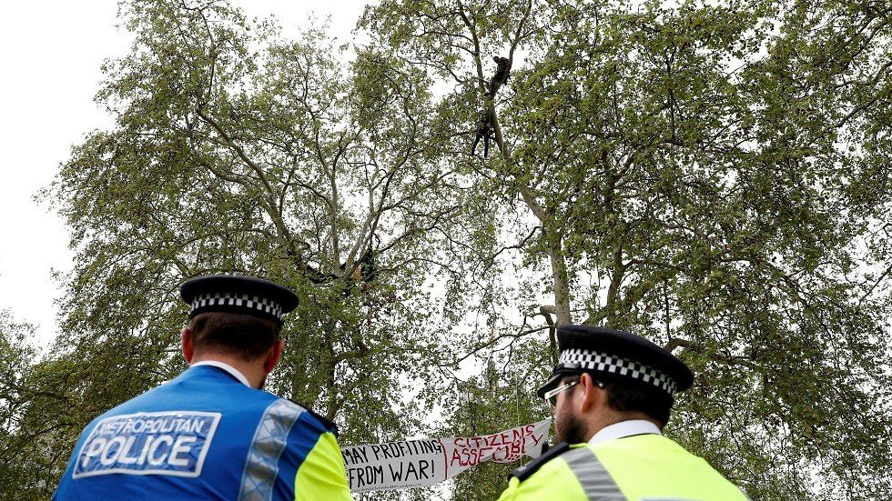 توقيف 4 أشخاص في بريطانيا بعد حادثة طعن مميتة (فيديو)