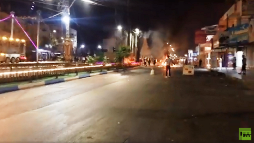 وزير الداخلية الأردني يتوعد بمحاسبة مطلقي النار على عناصر الأمن في مدينة الرمثا