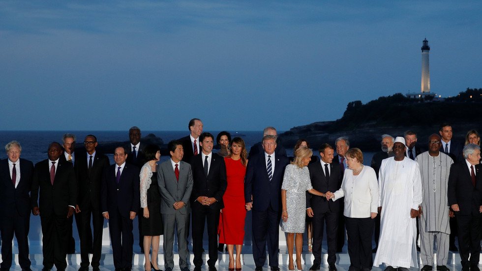 ترامب ينشر صورة "خارجة عن المألوف" لقادة "G7"!