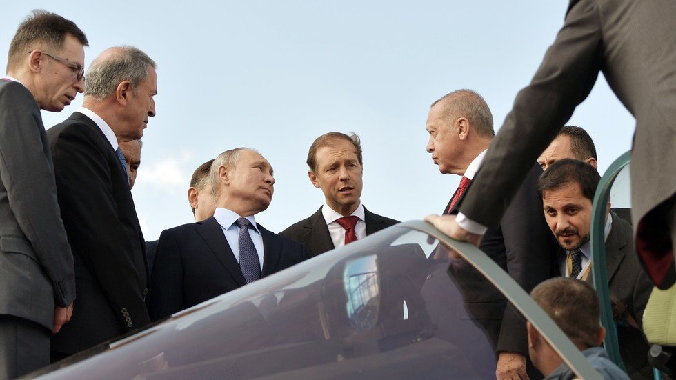 أردوغان يبدي اهتماما بشراء مقاتلات