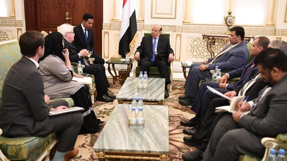 الرئيس هادي: المشاكل الجانبية لن تثنينا عن إيجاد المخارج والحلول النهائية لواقع اليمن