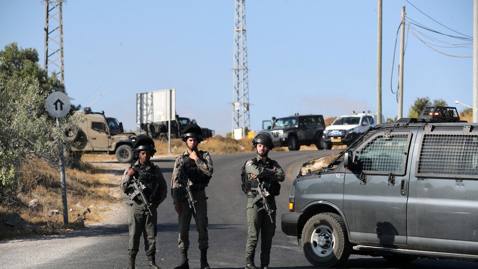 مصدر أمني: إسرائيل تكثف من حماية سفاراتها وتوجه كبار شخصياتها بعدم السفر تحسبا لرد "حزب الله"