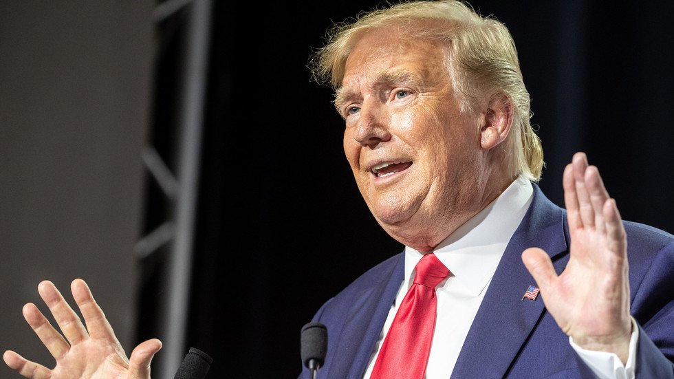 ترامب: لا وجود لبق الفراش في فنادقي!