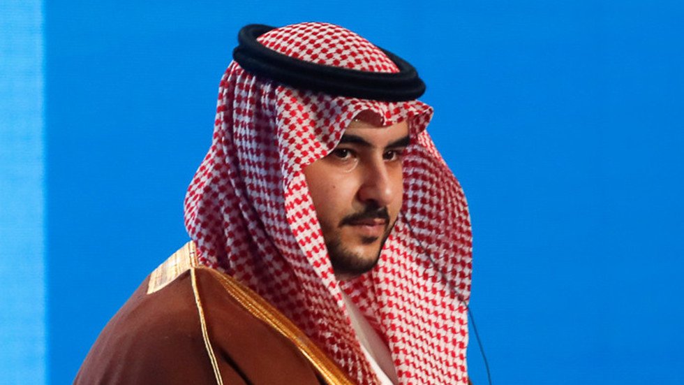 وسط أنباء عن "مبادرة ترامب" حول اليمن.. نائب وزير الدفاع السعودي يصل إلى الولايات المتحدة