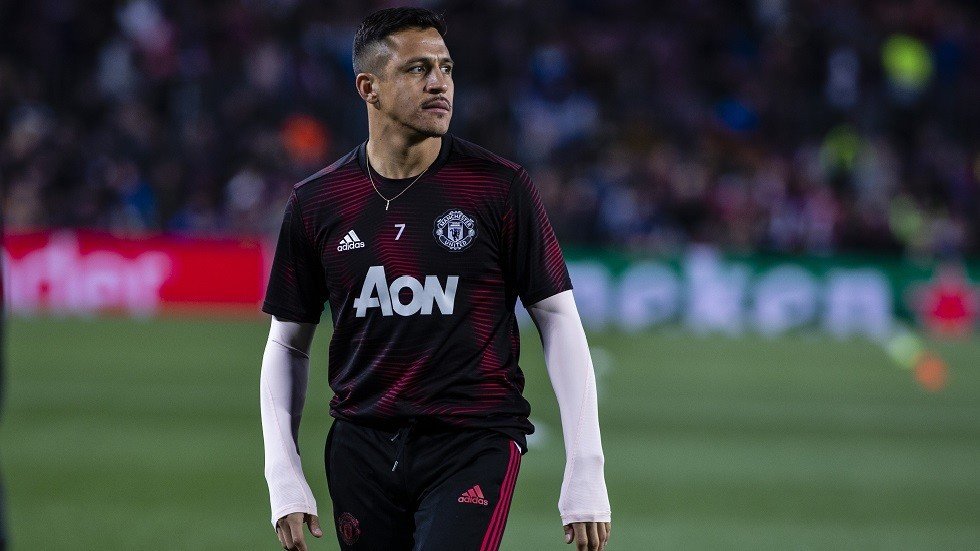 شاهد.. سانشيز يصل ميلانو للانضمام لأحد عمالقة "الكالتشيو"