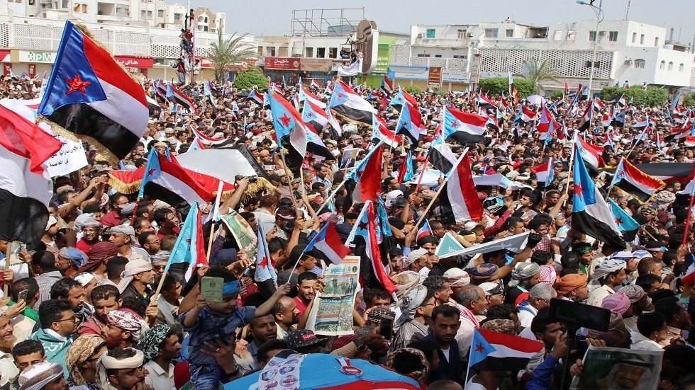 اليمن.. قائد كبير بالحزام الأمني ينفي اتهامه للإمارات بالتخلي عن قوات المجلس الانتقالي