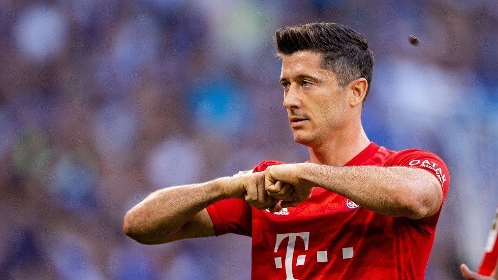 رسميا.. ليفاندوفسكي يجدد عقده مع بايرن ميونخ