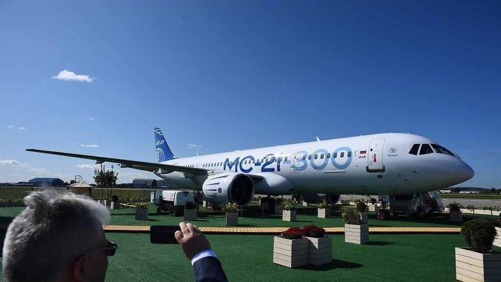 إقبال كبير على معرض "ماكس" الدولي للطيران في موسكو