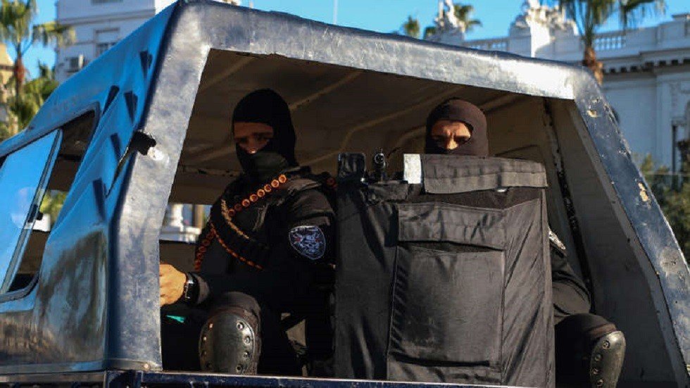 مصر.. حبس معارض مشهور بتهمة نشر أخبار كاذبة