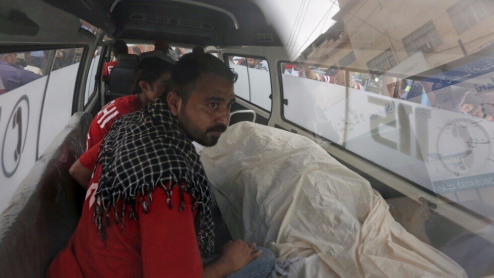 مصرع 24 شخصا جراء انهيار جسر في باكستان