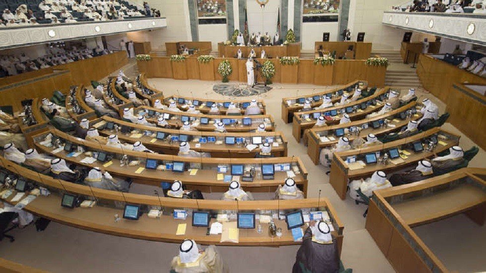 الحكومة الكويتية تنفي صدور أي توصية وزارية بحل البرلمان