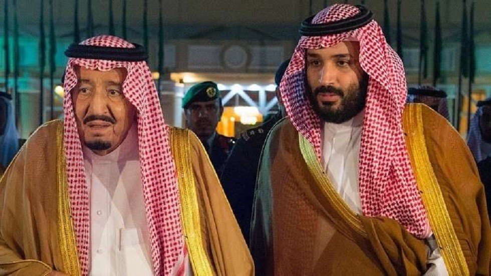 العاهل السعودي وولي عهده يعزيان ترامب