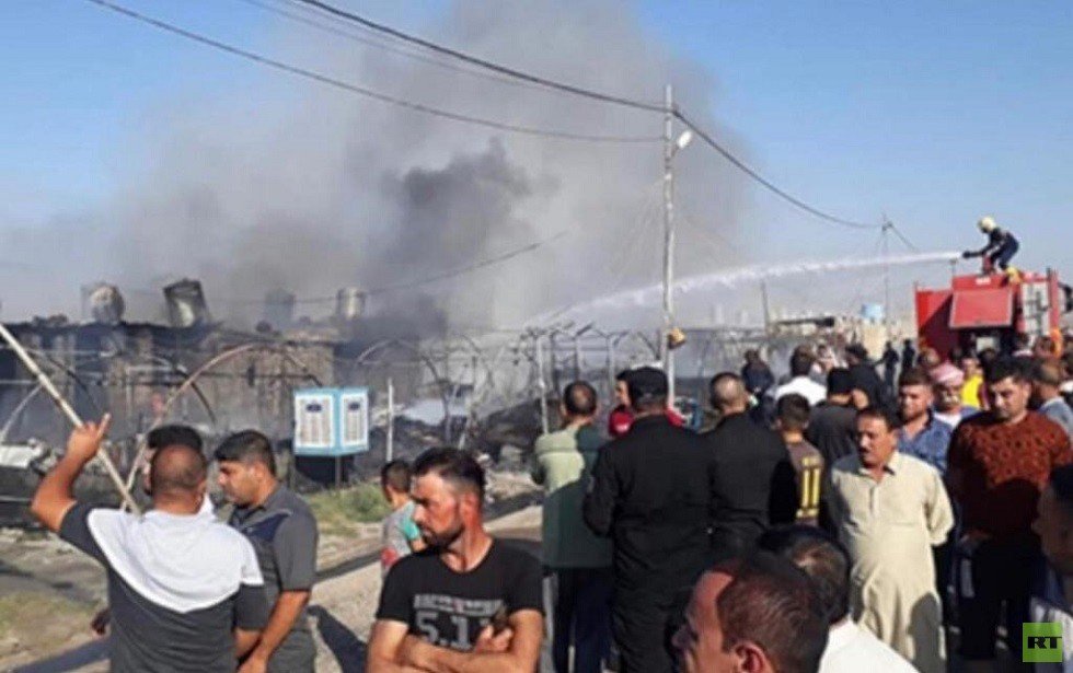 حريق في مخيم للنازحين الإيزيديين شمالي العراق (صور)