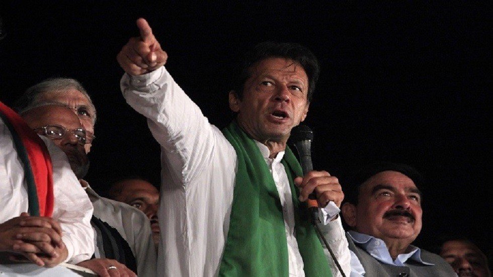 رئيس وزراء باكستان يهدد بالتحرك دبلوماسيا على جميع الجهات بشأن كشمير