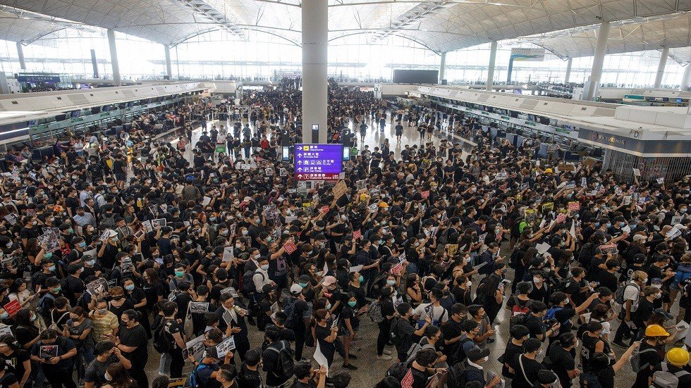 مطار هونغ كونغ: تم إلغاء جميع الرحلات المقررة لهذا اليوم