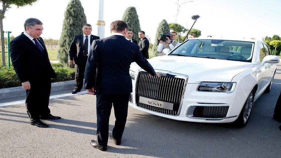 الرئيس التركماني يسعى لاقتناء أسطول من سيارات 