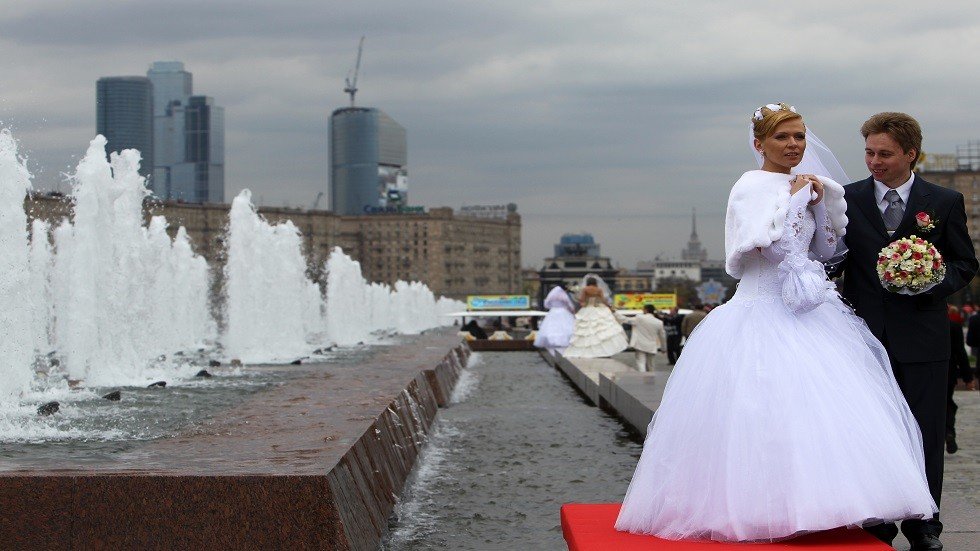 الروس لا يرغبون بالزواج ولا الطلاق