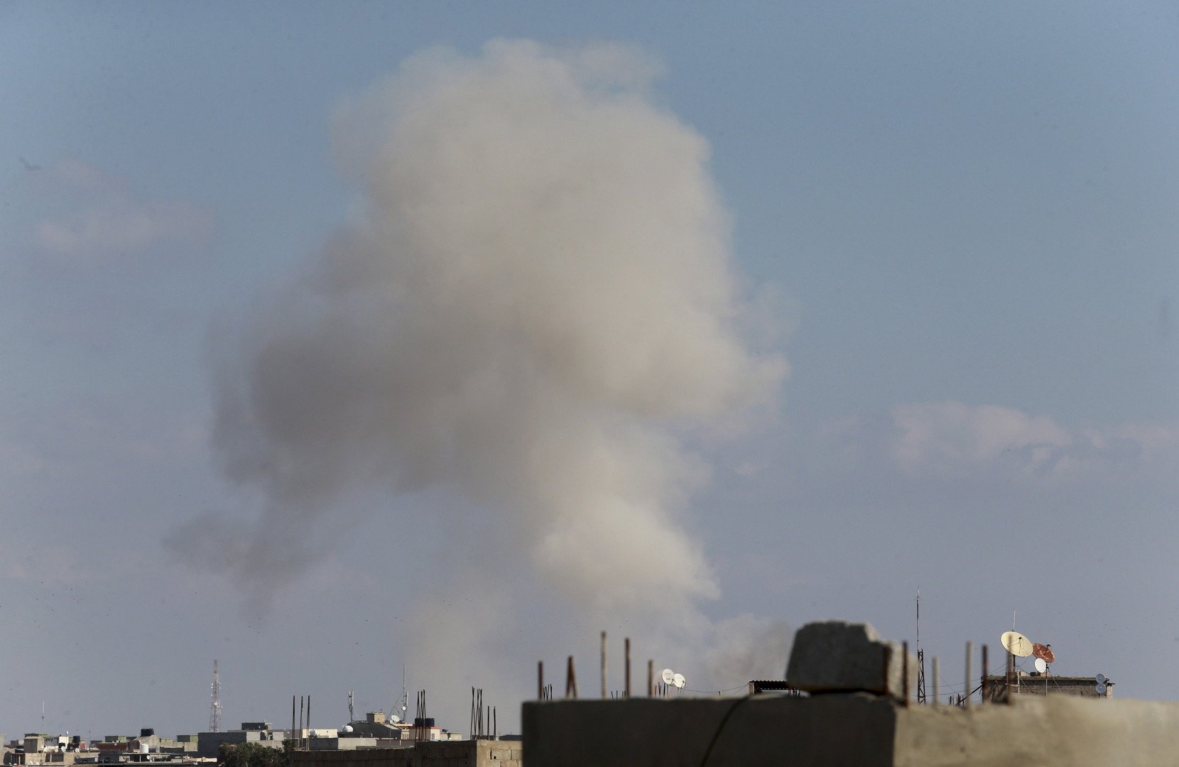 مراسلنا: غارة جوية على مطار زوارة غرب طرابلس في ليبيا