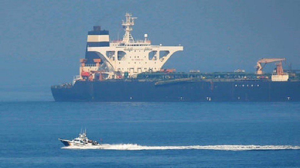ظريف: الإفراج عن ناقلة النفط الإيرانية أثبت فشل القرصنة الأمريكية